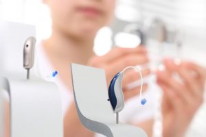 Qué tipos de audífonos para sordera hay y qué tecnología utiliza cada uno